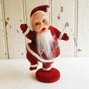 1960年代のフロック加工の踊るサンタクロース - 9インチのハッピー