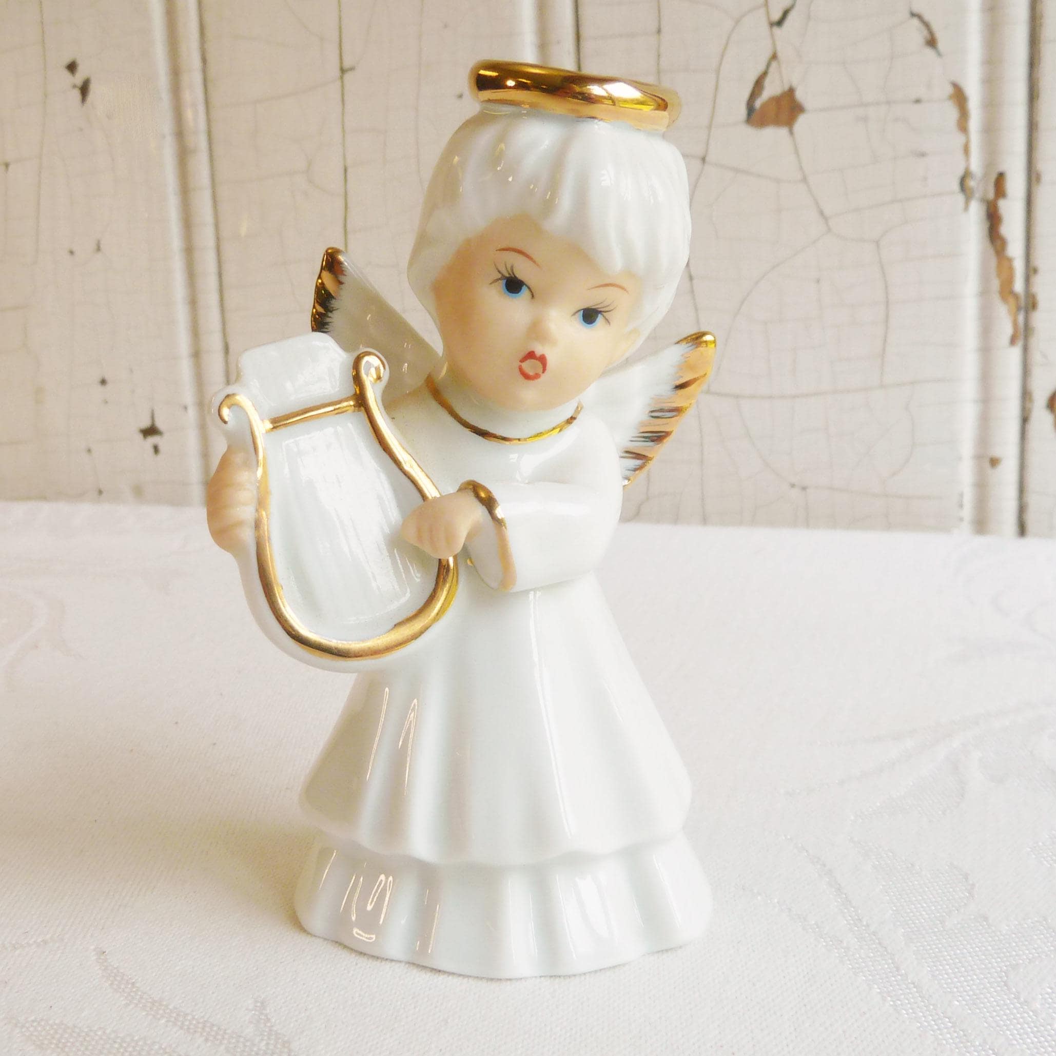 磁器製 ポースレン ヴィンテージ 天使 人形 ハート vintage angel Vintage Angel Figurine With a Lyre Harp, White & Gold - Hand