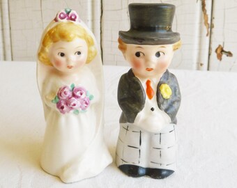 Dulce 1950 Goebel novia y novio sal y pimienta set - difícil de encontrar pareja de bodas de mediados de siglo - toppers de pastel, decoración de despedida de soltera