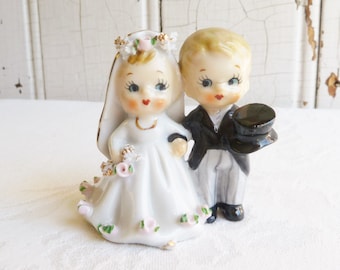 Vintage Lefton novia y novio campana - difícil de encontrar figura de pareja de bodas de la década de 1950 - decoración de despedida de soltera de mediados de siglo o topper de pastel de boda