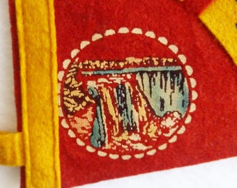Ancien Fanion Feutre Canada – Drapeau, Jeanne D’Arc, Robin Des Bois, Chutes Niagara – Vintage