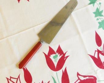 Vintage Red Bakelite Handle Cake Cutter, Serrated Edge - Retro Serving Utensil