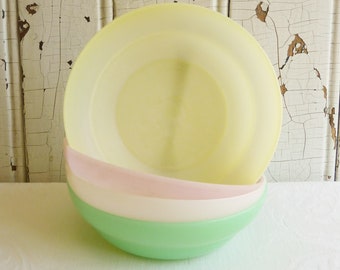 Vintage Pastel Tupperware Cereal o Ensaladeras, Juego de Cuatro - #155 Sheer Wonderlier Bowls - Regalo de Coleccionista - Retro Camper, Cocina Cottage