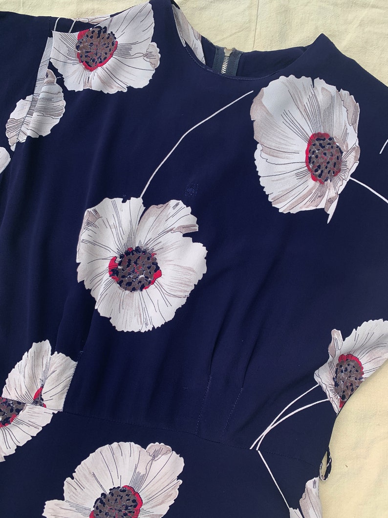 Navy Blue and White Women/'s 40/'s Fashion Vintage 1940/'s Rayon Floral Dress