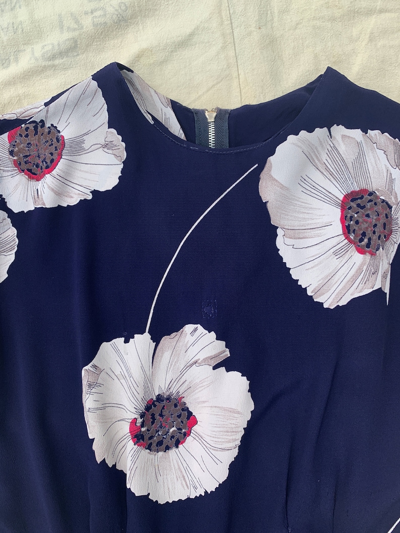 Navy Blue and White Women/'s 40/'s Fashion Vintage 1940/'s Rayon Floral Dress