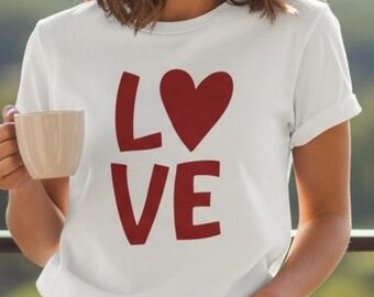Women’s Valentine's Day Love Tee for adults LOVE Heart T-shirt Romantic Valentines Shirt Valentines Day Shirts for Moms Happy Valentines Day