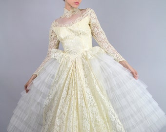 Vintage 50's WEDDING Dress CREAM Fairytale Enchanting Tiered LACE Tulle Bridal Gown // Vintage Wedding dress by TatiTati Style on Etsy