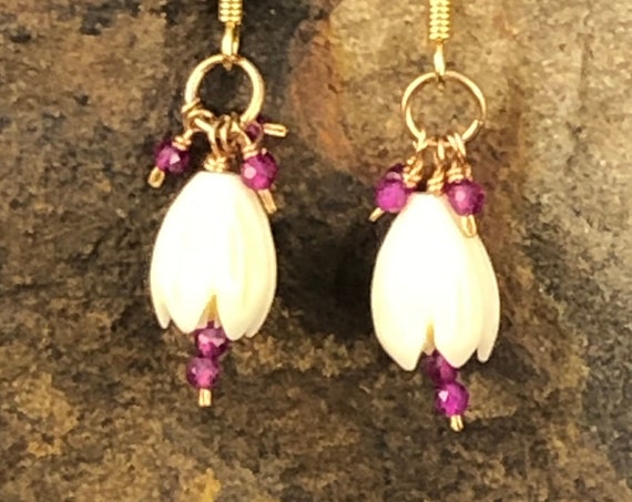Flower bud earrings with ruby drops