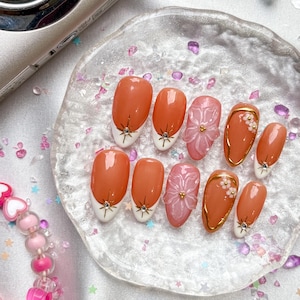 Unhas de pressão florais personalizadas em 3D | Design de nail art personalizado com francesinha em coral e rosa, estrela dourada | Presentes artesanais para mulheres