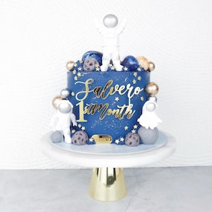 Personalized Acrylic Wedding Cake Topper: Gold Name Charm, Custom Design