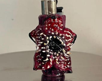 Estuche para encendedor de arcilla con pinchos / Funda gótica para encendedor / Regalo para fumadores