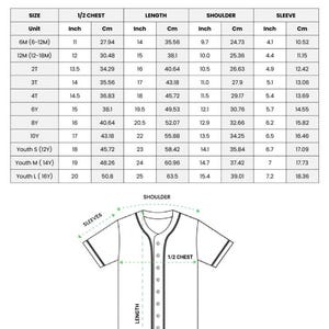 Puede incluir: Tabla de tallas para camisetas de b&eacute;isbol para ni&ntilde;os y j&oacute;venes, con medidas en pulgadas y cm para pecho, largo, hombro y manga. Tallas desde 6 meses hasta juvenil L. Incluye un diagrama de la camiseta.
