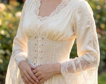 Cinto corset de linho bordado para noiva, estilo romântico cottagecore, disponível sob medida para tamanhos grandes.