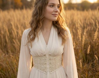 Corset de linho bordado para noiva, estilo romântico cottagecore, com cinto, estilo eduardiano renascentista, sob medida para tamanhos grandes.