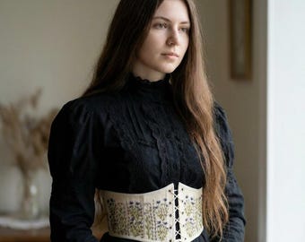 Cinturón corsé gótico bajo el busto, corsé de lino bordado estilo bruja, atuendo romántico oscuro, regalo personalizado de talla grande para ella.