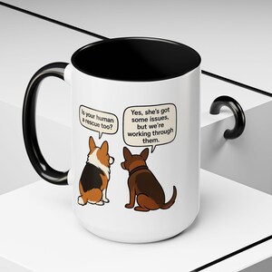 あなたの飼い主もレスキュー犬？、おもしろ漫画犬プリント、コーギー＆雑種犬のユーモア、ペット愛好家向けマグカップ、レスキュー犬ギフト、動物愛好家向けユニークなギフト