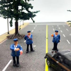 6pcs HO Scale 1:87 Painted Railway Officials Figures – Miniature Models for Train Layouts, Dioramas, Railway Stations & Scenic Displays