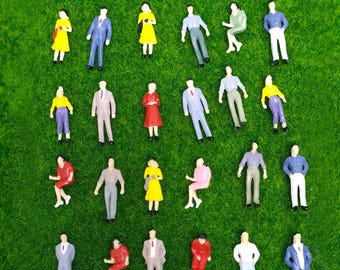 Emiif – Lot De 130 Figurines Miniatures HO Scale – 36 Mm – Personnes Debout Peintes à La Main – Déco Trains Miniatures