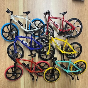 1:8 Mini-legering cykelgjuten modell, flerfärgad metallfinger-mountainbike, miniatyr samlargåva.