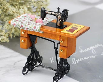 Vintage Miniature Sewing Machine 1:12 – Dollhouse Retro Decor