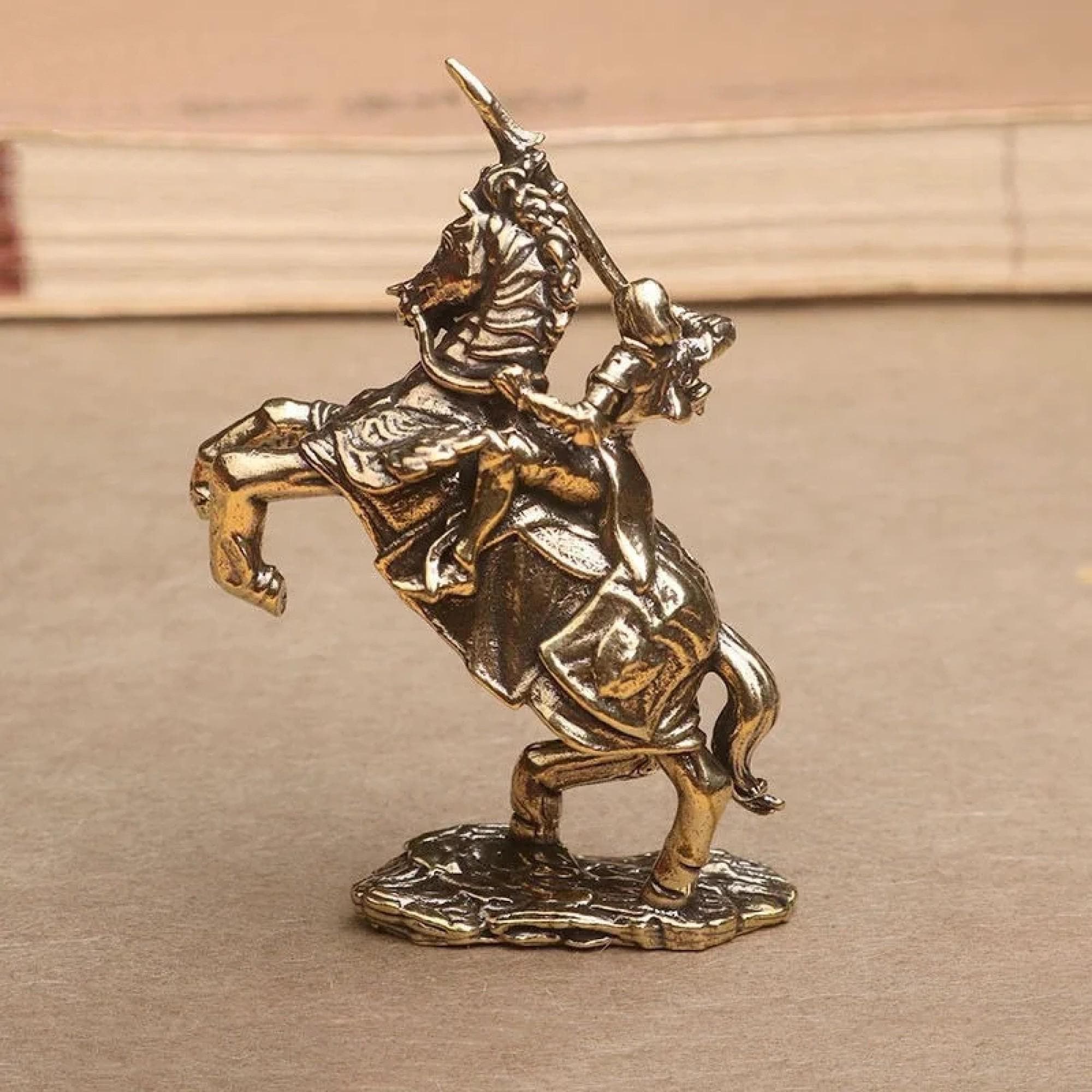 ビンテージ　騎士　金属　ヨーロッパ　置物　インテリア　工芸品　美術品　A3020 ビンテージ銅製ヨーロッパ騎士の置物、真鍮製戦士像、ミニチュアの