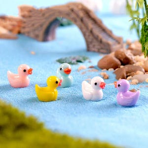 100Pcs Mini Duck Figurines – Tiny Animal Ornaments for DIY Crafts, Fairy Garden, Desk Decor, Aquarium, Terrarium Accessories craft supply
