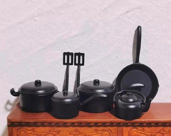 Miniature Kitchen Utensil Set – Dollhouse Cooking Decor, 1:12 Scale