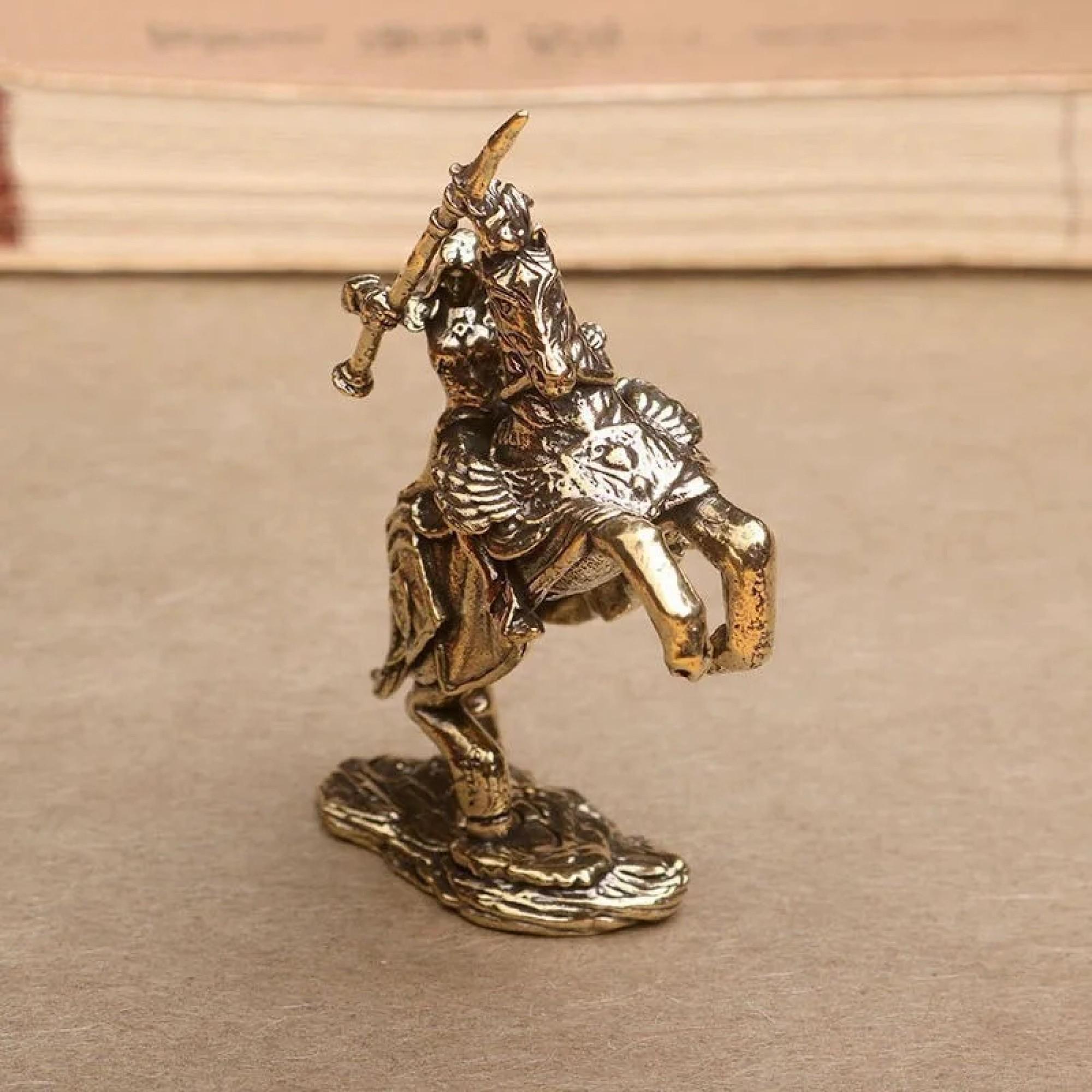 ビンテージ　騎士　金属　ヨーロッパ　置物　インテリア　工芸品　美術品　A3020 ビンテージ銅製ヨーロッパ騎士の置物、真鍮製戦士像、ミニチュアの
