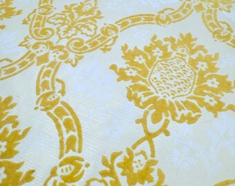 United-DeSoto “Famous Flocks” vintage wallpaper sample - “Isadora”