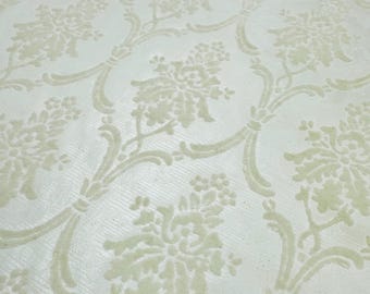 United-DeSoto “Famous Flocks” vintage wallpaper sample - “Juliet”