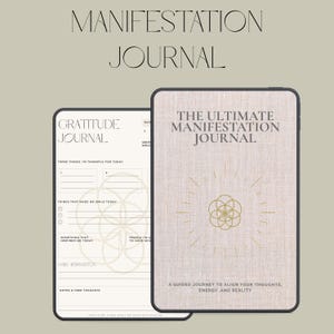 Puede incluir: Un diario beige con el texto "The Ultimate Manifestation Journal" y un diseño geométrico dorado. El diario está junto a un diario abierto con el texto "Gratitude Journal". Las palabras "Manifestation Journal" están en la parte superior.