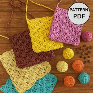 K&ouml;nnte beinhalten: Eine Sammlung farbenfroher, geh&auml;kelter Umh&auml;ngetaschen in Gelb-, Rosa-, Braun- und T&uuml;rkist&ouml;nen. Die Taschen werden mit passenden Garnkn&auml;ueln und dem Text "PATTERN PDF" in einem wei&szlig;en Kreis pr&auml;sentiert. Die Taschen haben ein strukturiertes, offenes Webdesign.