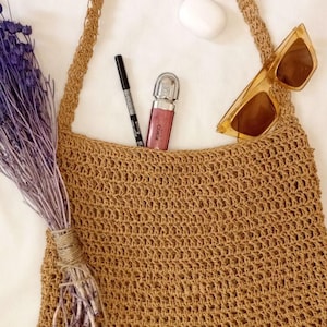 Handmade Raffia Straw Tote: Woven Boho Shoulder Bag