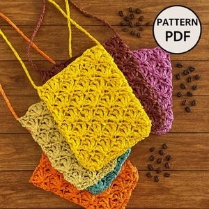 K&ouml;nnte beinhalten: Eine Auswahl handgefertigter, gewebter Umh&auml;ngetaschen in verschiedenen Farben, darunter Gelb, Orange, T&uuml;rkis und Lila. Die Taschen bestehen aus einem strukturierten Material und haben lange, geflochtene Tr&auml;ger. Der Text "PATTERN PDF" ist ebenfalls enthalten.