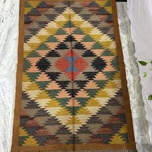 Handwoven Wool Jute Kilim Rug: Traditional Indian Area Rug