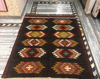 Handwoven Wool Jute Kilim Rug: Bohemian Indian Dhurrie