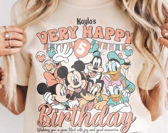 Camiseta de Disney de feliz cumpleaños personalizada con colores cómodos, camiseta de Disney Mickey y sus amigos para niña y niño, camiseta familiar.
