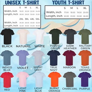Op de afbeelding: Afbeelding van unisex en jeugd t-shirts in diverse kleuren, waaronder zwart, wit en blauw. De afbeelding bevat maattabellen met afmetingen in cm voor zowel unisex als jeugdmaten. De t-shirts worden in een flat lay-stijl gepresenteerd.