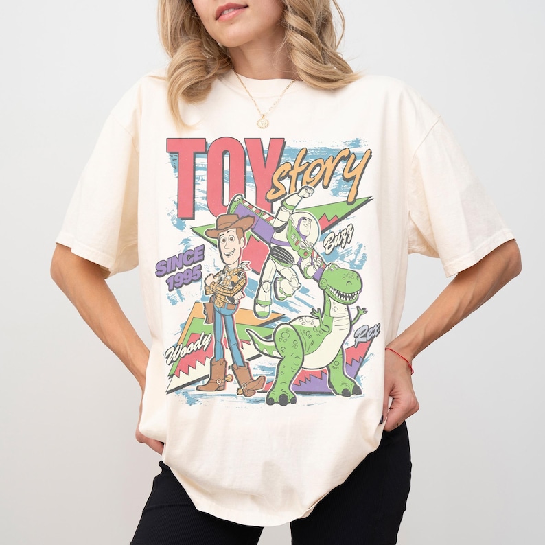 Comfort Colors Toy Story Since 1995 Retro Shirt, Woody Buzz Lightyear Rex Tee, Disney Pixar Fest, WDW Disneyland Family Vacation Trip afbeelding 2