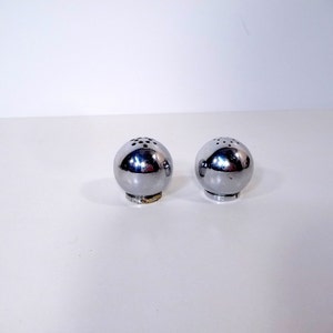 Mid Century Salt and Pepper Shakers image 3