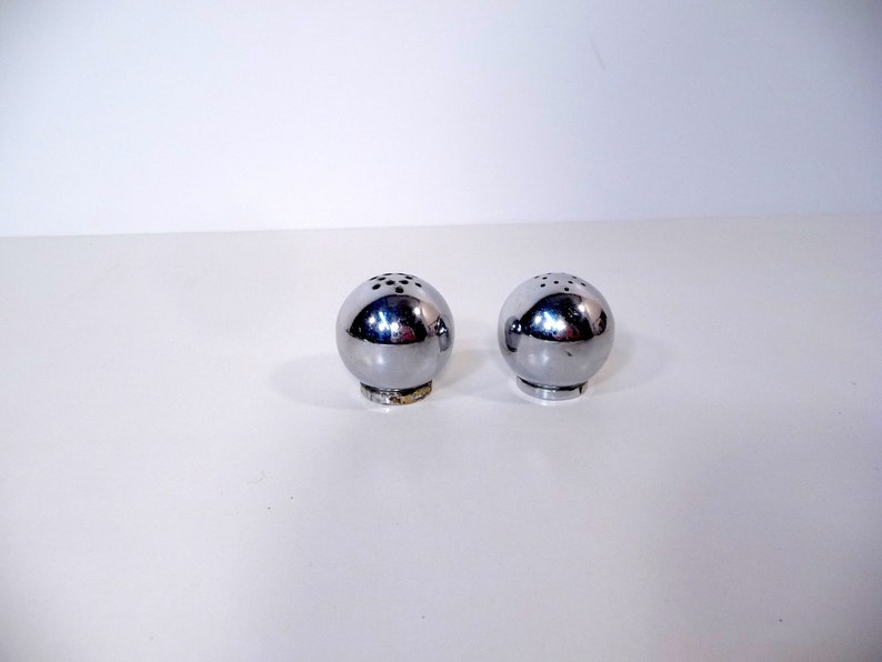 Mid Century Salt and Pepper Shakers image 3