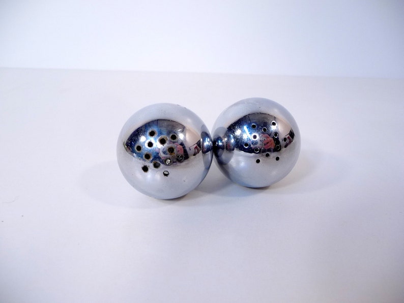 Mid Century Salt and Pepper Shakers image 2