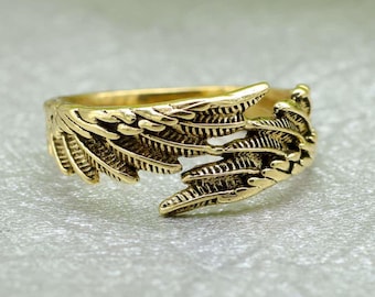 Złoty pierścionek z anielskim skrzydłem, regulowany pierścionek z piórem, minimalistyczna biżuteria w stylu naturalnym, otwarty pierścionek w stylu boho, prezent dla niej, delikatny pierścionek z wyrazistym wzorem