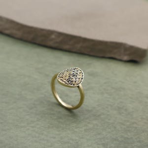 Bague texturée en laiton fabriquée à la main - design bohème vintage, taille réglable, bijoux uniques