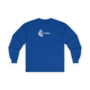 Könnte beinhalten: Königsblaues Langarmshirt mit weißem Löwen-Grafik und dem Text "YHWH". Die Grafik zeigt einen Löwenkopf mit Krone. Das Shirt besteht aus einem weichen, bequemen Material.