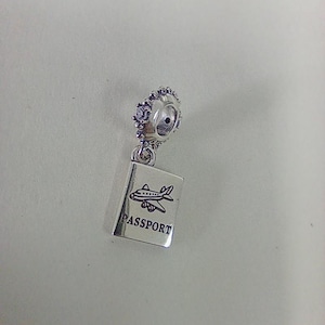 Pandora Silver Adventure czeka na zawieszkę Passport Travel Charm