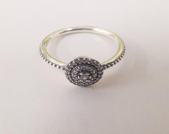Elegante anillo brillante Pandora