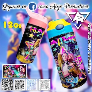 Könnte beinhalten: Zwei bunte Trinkflaschen mit den Wörtern "HUNTER" und "HUN". Eine hat einen rosa Deckel, die andere einen gelben. Beide zeigen Sterne und Bilder von Personen. Die Flaschen haben ein Fassungsvermögen von 355 ml.