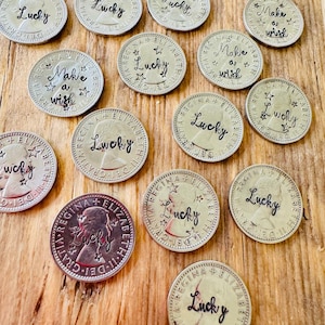 Moneda de seis peniques vintage estampada a mano: pudín navideño, tradición navideña, lista para enviar, Cotswold Stamper, tradición festiva, moneda de seis peniques de la suerte