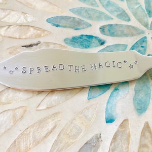 Vintage Versilberter Streuer: Handgestempelt &#39;Spread the Magic&#39;